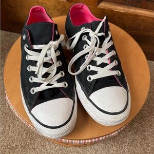 Converse Black All Star Low Top Sneakers Women’s 10/Men’s 8